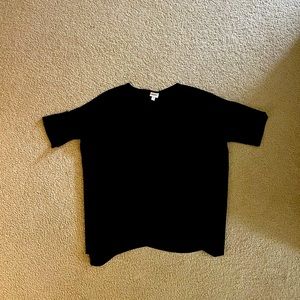 LulaRoe Irma 2XL black short sleeve top.